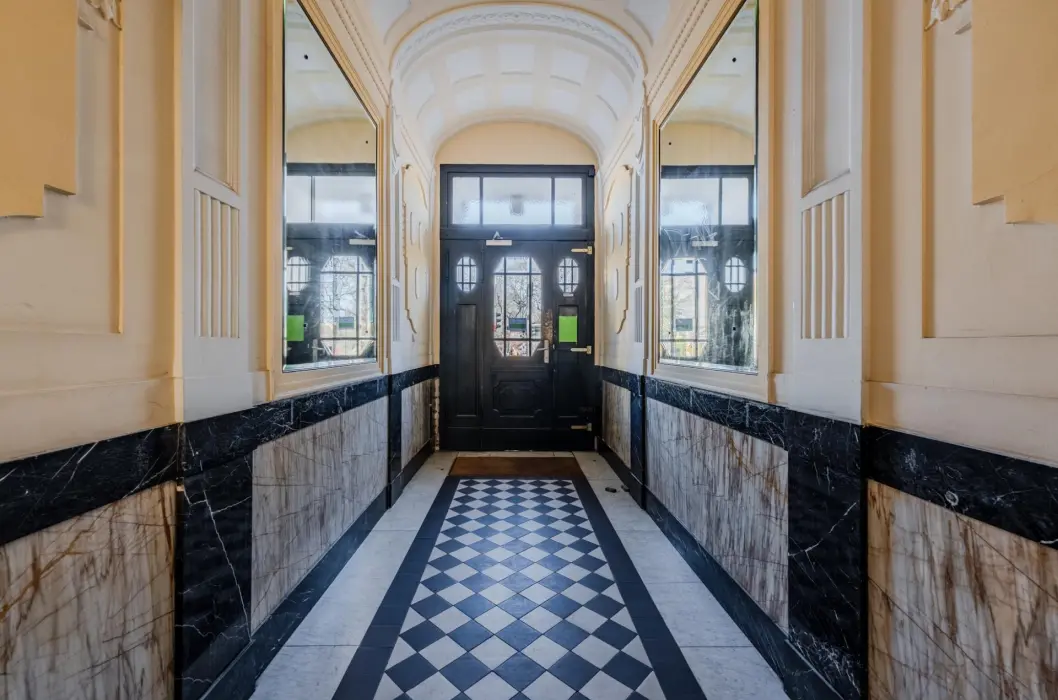 elegant-lobby-checkered-floor-berlin-apartment-building