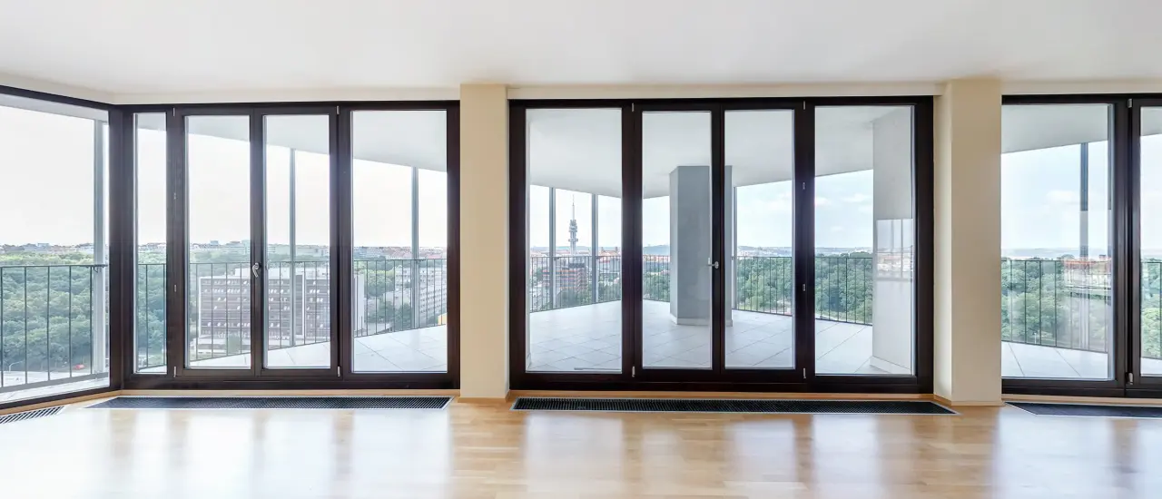 Helle Eigentumswohnung mit Panoramafenstern - Traumimmobilie kaufen.