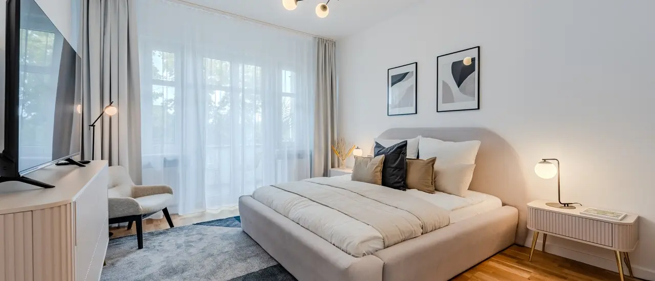 Berlin-Bedroom-w-balcony-apartment-1