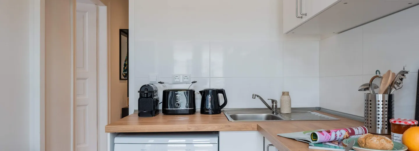 Berlin-Moabit-Modern-Kitchen-Apartment-Lease-13