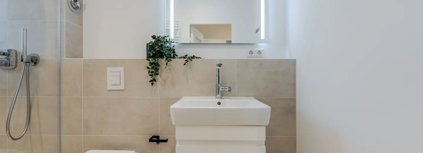 Hochwertig modernisiertes Badezimmer