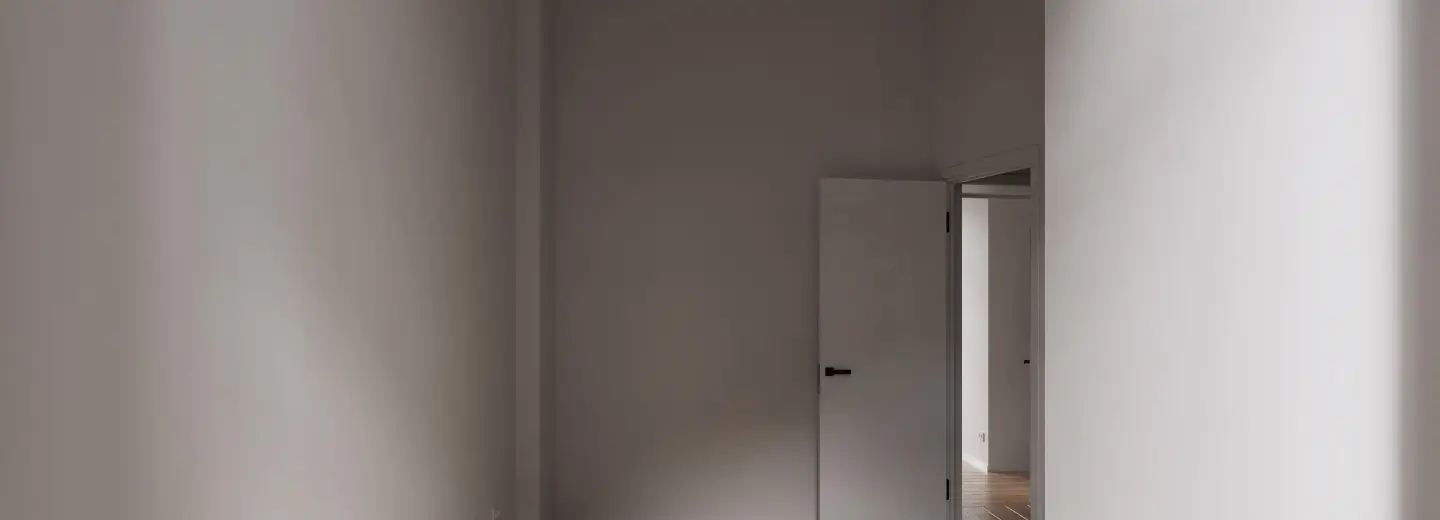 Zimmer mit hoher Decke