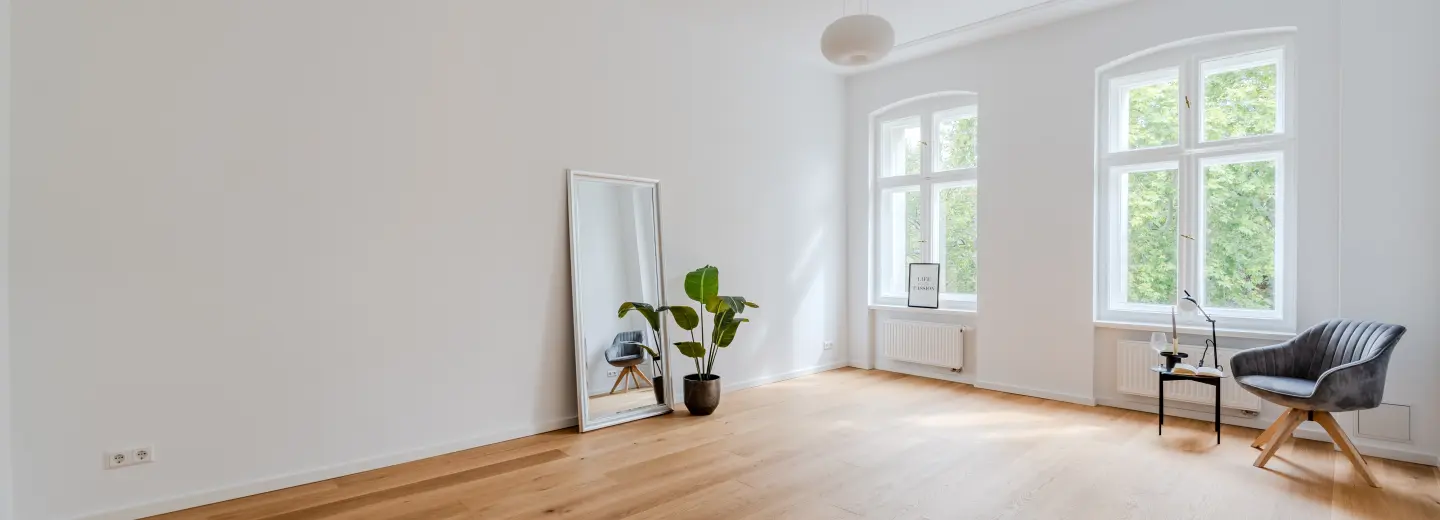 Heller Wohnraum mit Altbaucharme