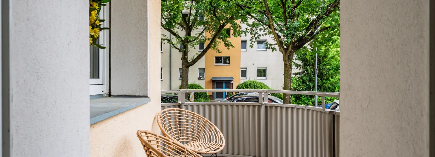 Gerundete Loggia mit grünem Ausblick