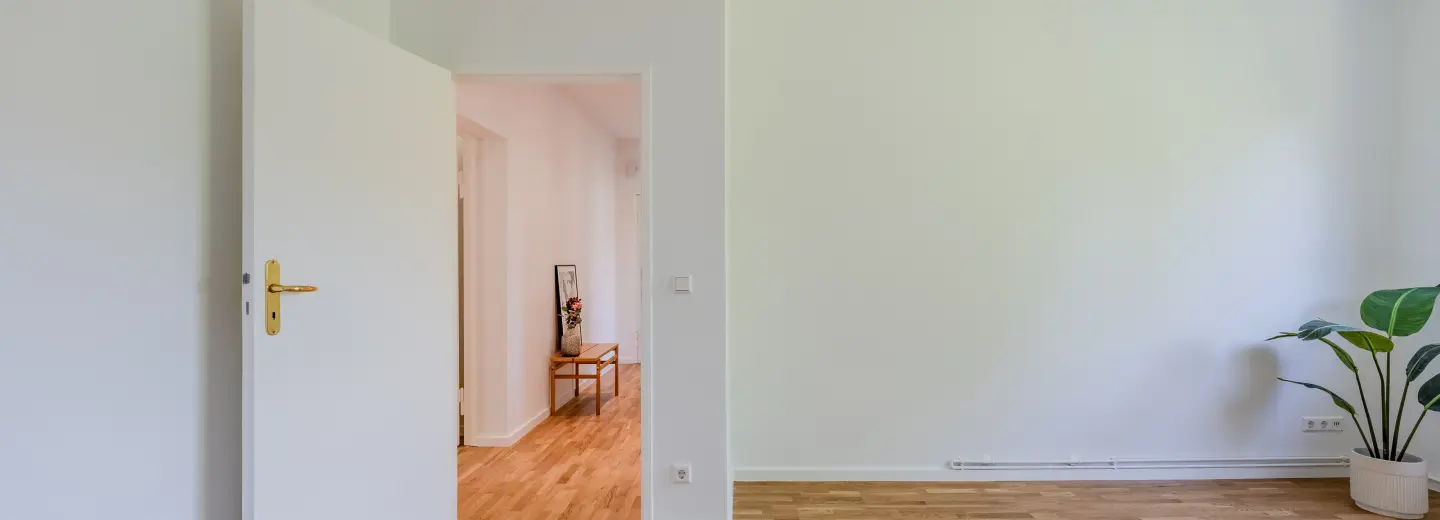 Helles Schlafzimmer, frisch saniert