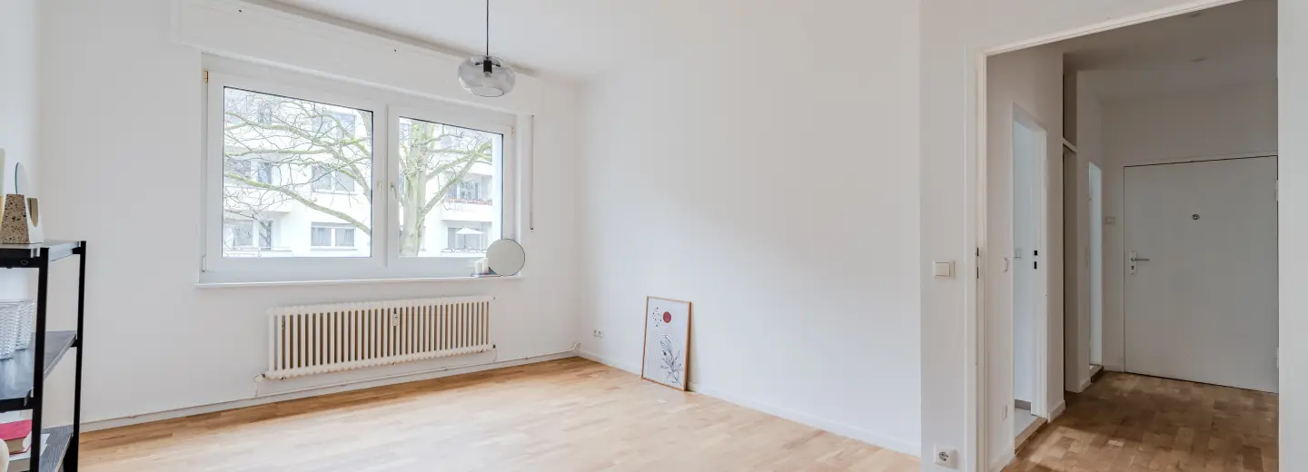 Blick ins Schlafzimmer und Flur