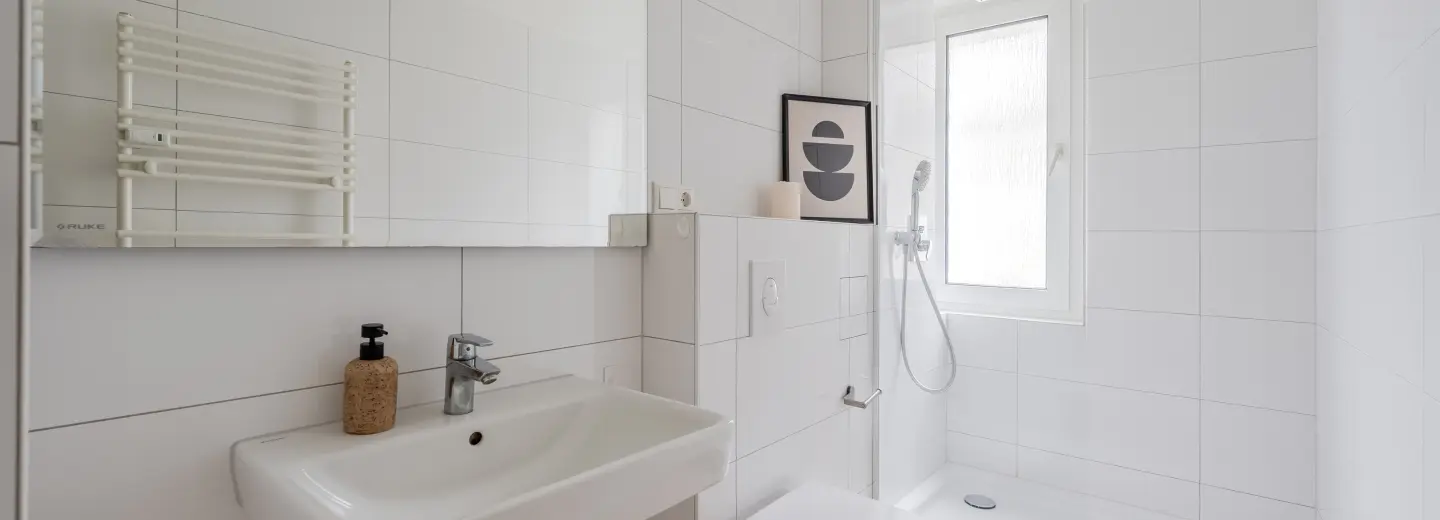 Tageslichtbad mit Dusche und WC