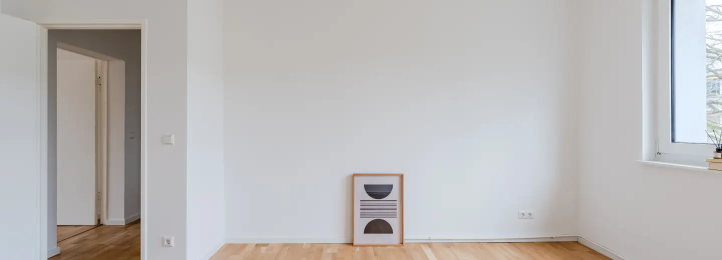 Schlafzimmer mit freier Wandfläche