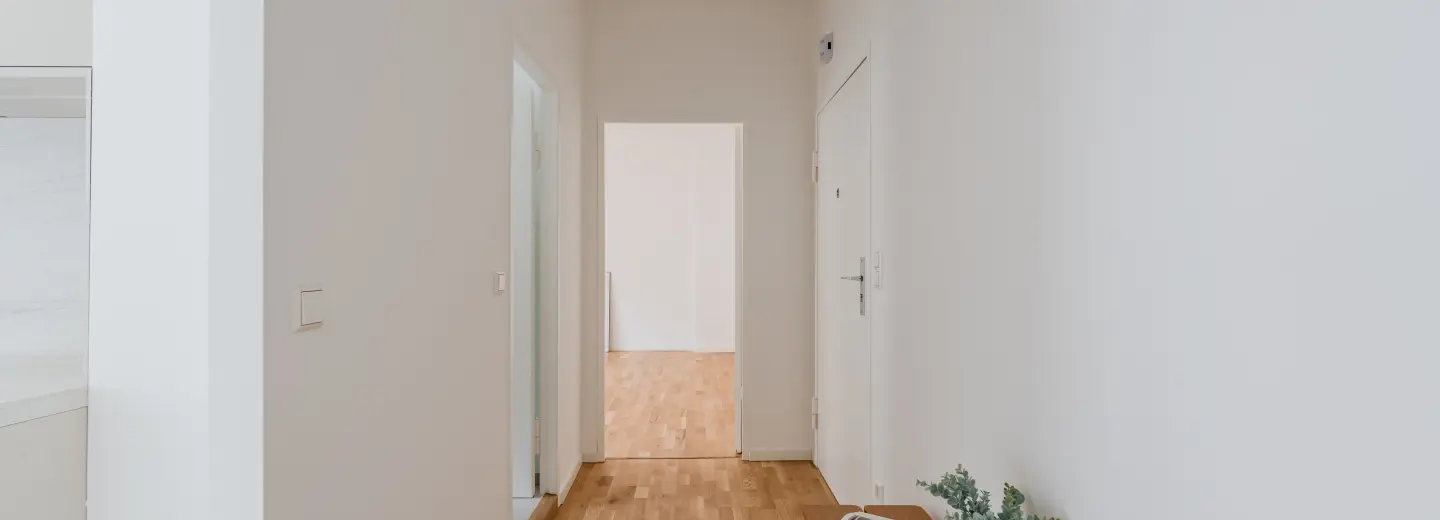 Flur mit Blick zum Hauptraum