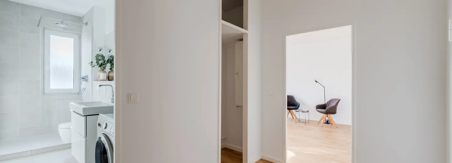 Flur mit Blick zum Wohnraum