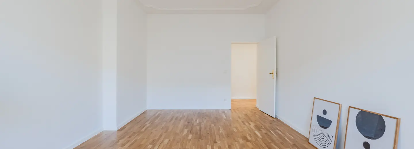 Wohnraum mit Blick zur Tür