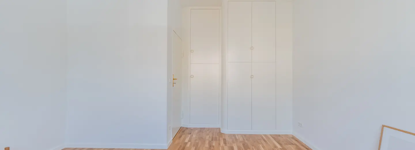 Schlafzimmer mit Einbauschrank