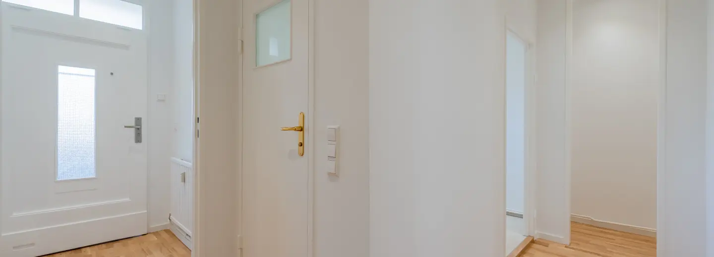 Flur mit Blick zum Wohnungseingang