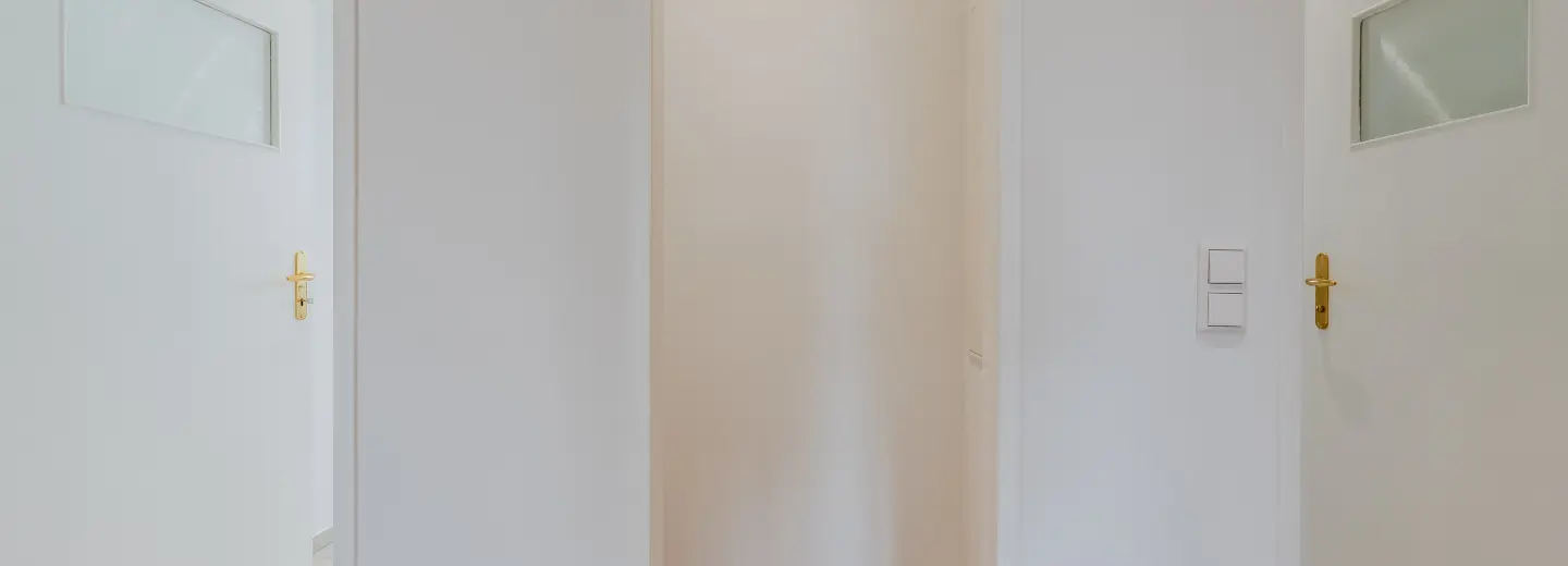 Flurdetail mit Übergang zum Wohnbereich