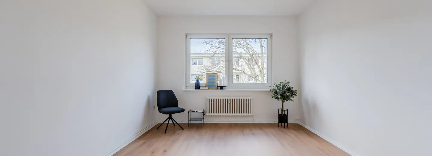 Schlafzimmer in voller Raumtiefe