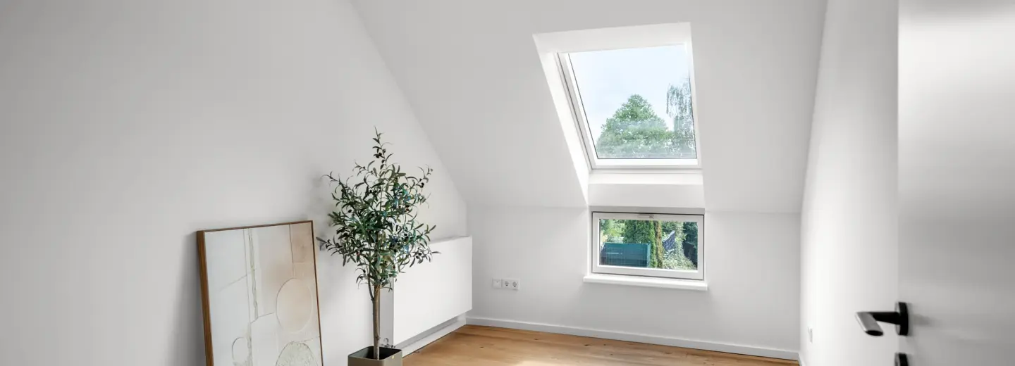 Dachzimmer mit Dachfenster