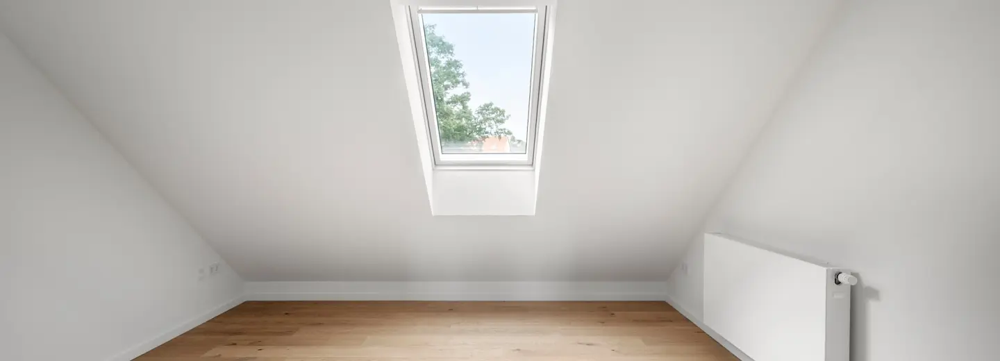 Dachzimmer mit Dachfenster