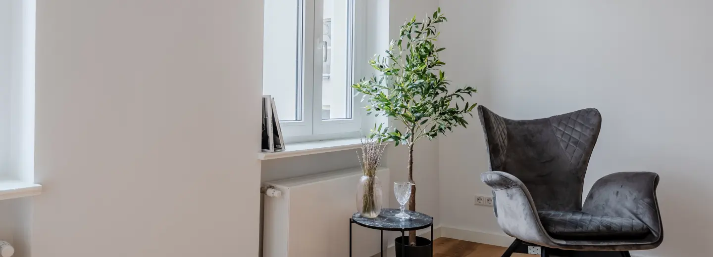 Stilvolle Fenstersituation mit Ausblick