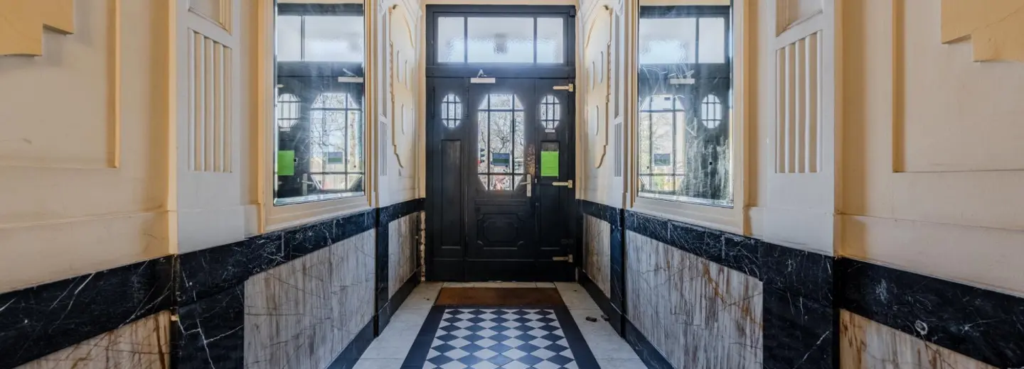 elegant-lobby-checkered-floor-berlin-apartment-building