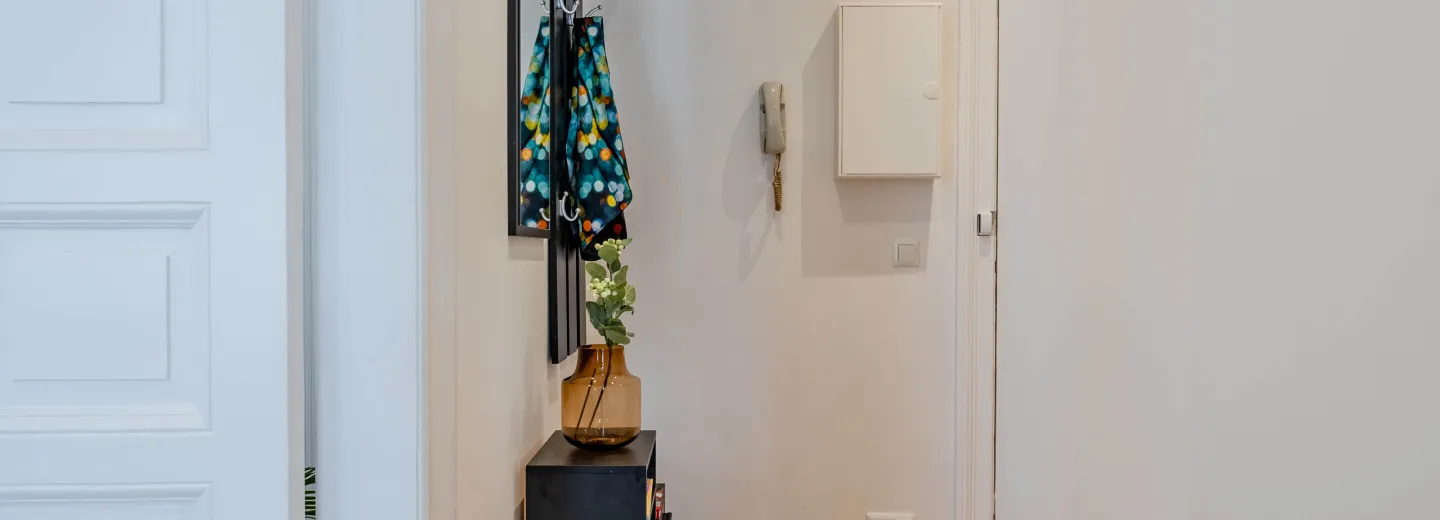 Spacious-Entrance-Hall-Berlin-Moabit-Apartment-18