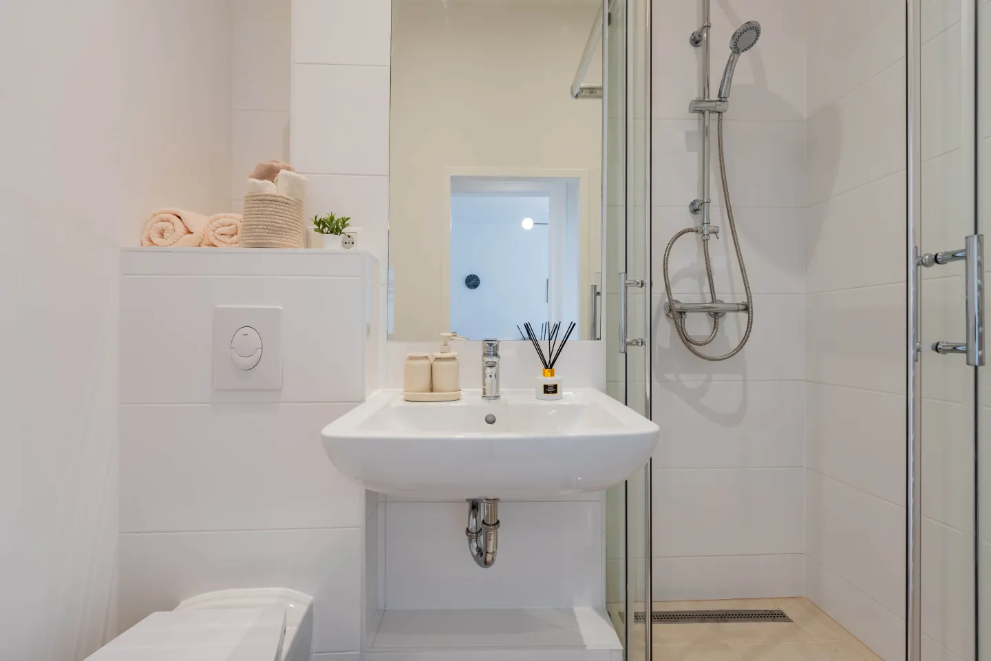 Berlin-Apartment-Bathroom-Design-Apartment-Berlin-15