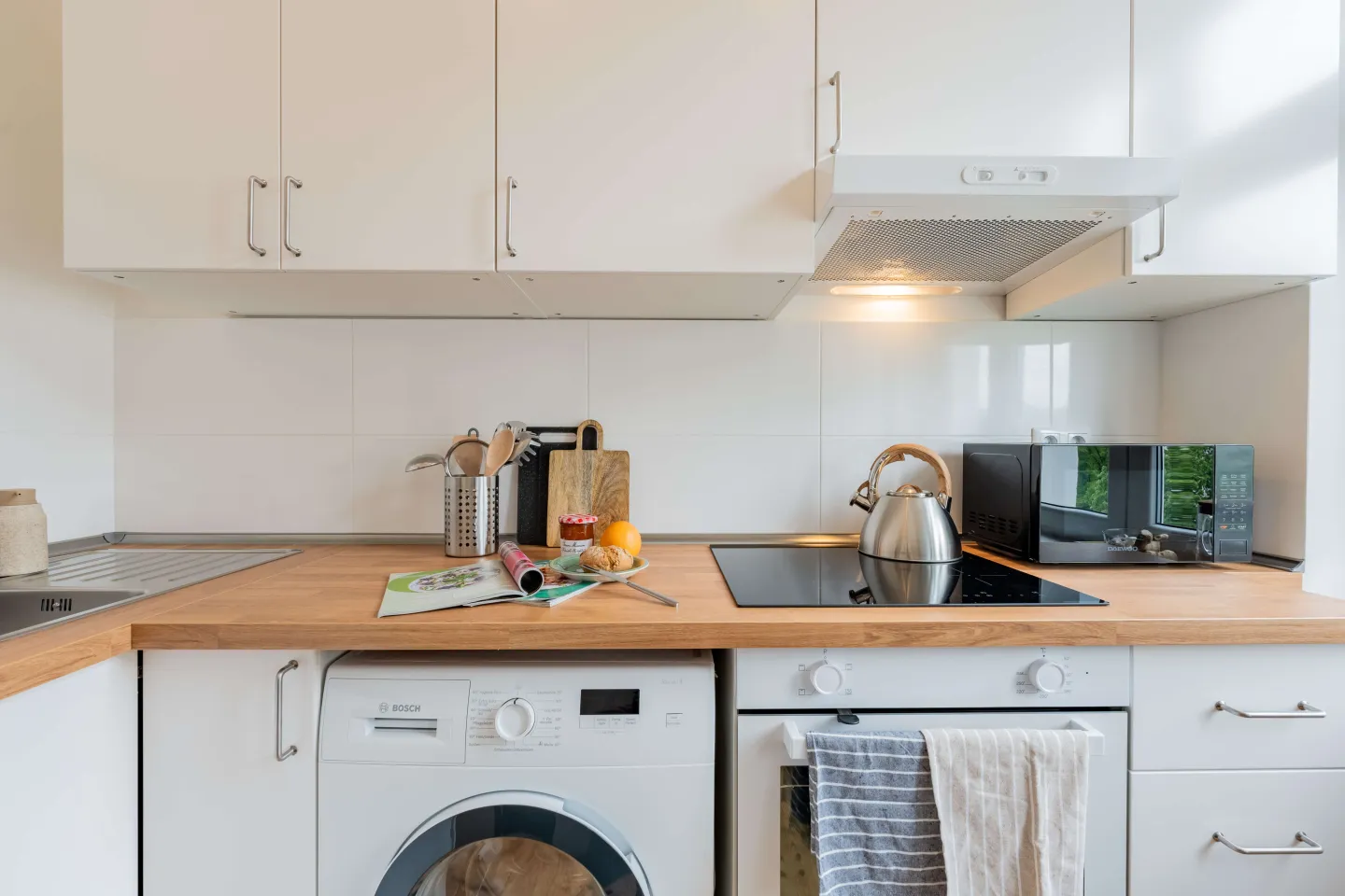 Berlin-Moabit-Modern-Kitchen-Apartment-Lease-12