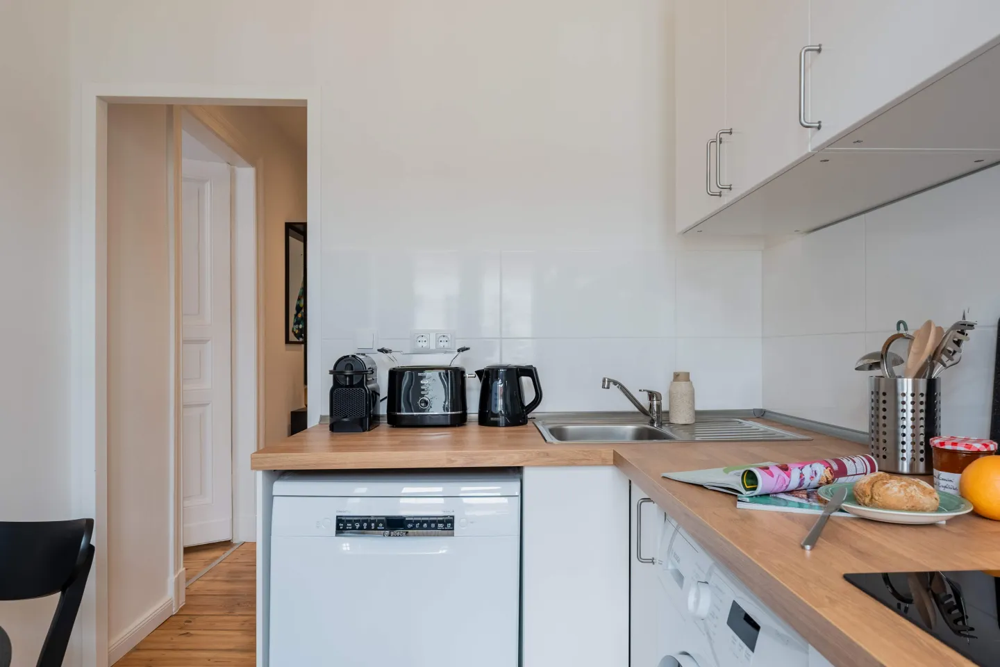 Berlin-Moabit-Modern-Kitchen-Apartment-Lease-13