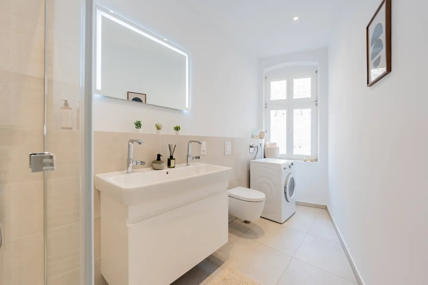 Bright and Clean Bathroom Design_21