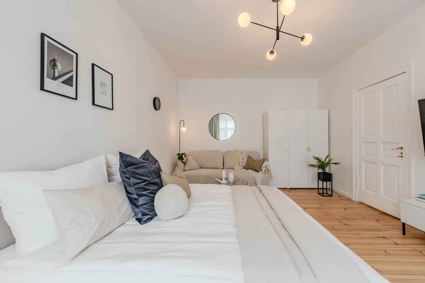 Chic-Bedroom-Moabit-Berlin-Apartment-For-Rent-6