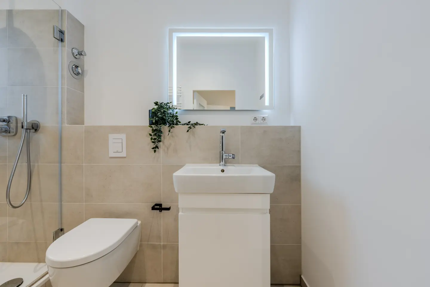 Hochwertig modernisiertes Badezimmer