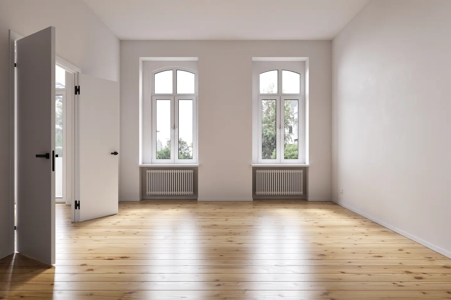 Lichter Wohnraum mit Altbaufenstern
