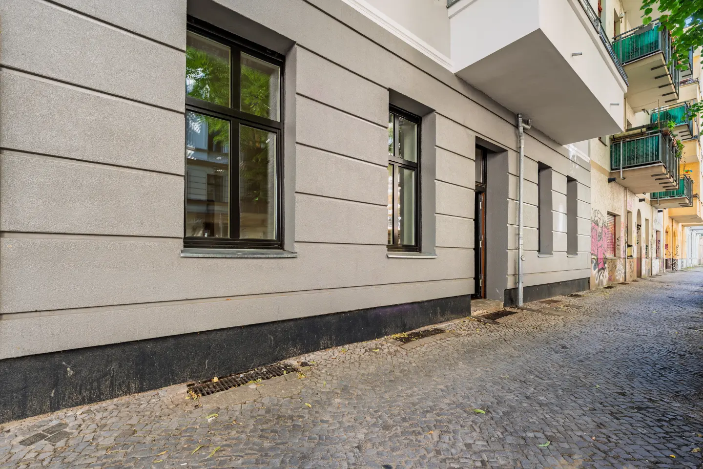 Straßenansicht der Gewerbeeinheit