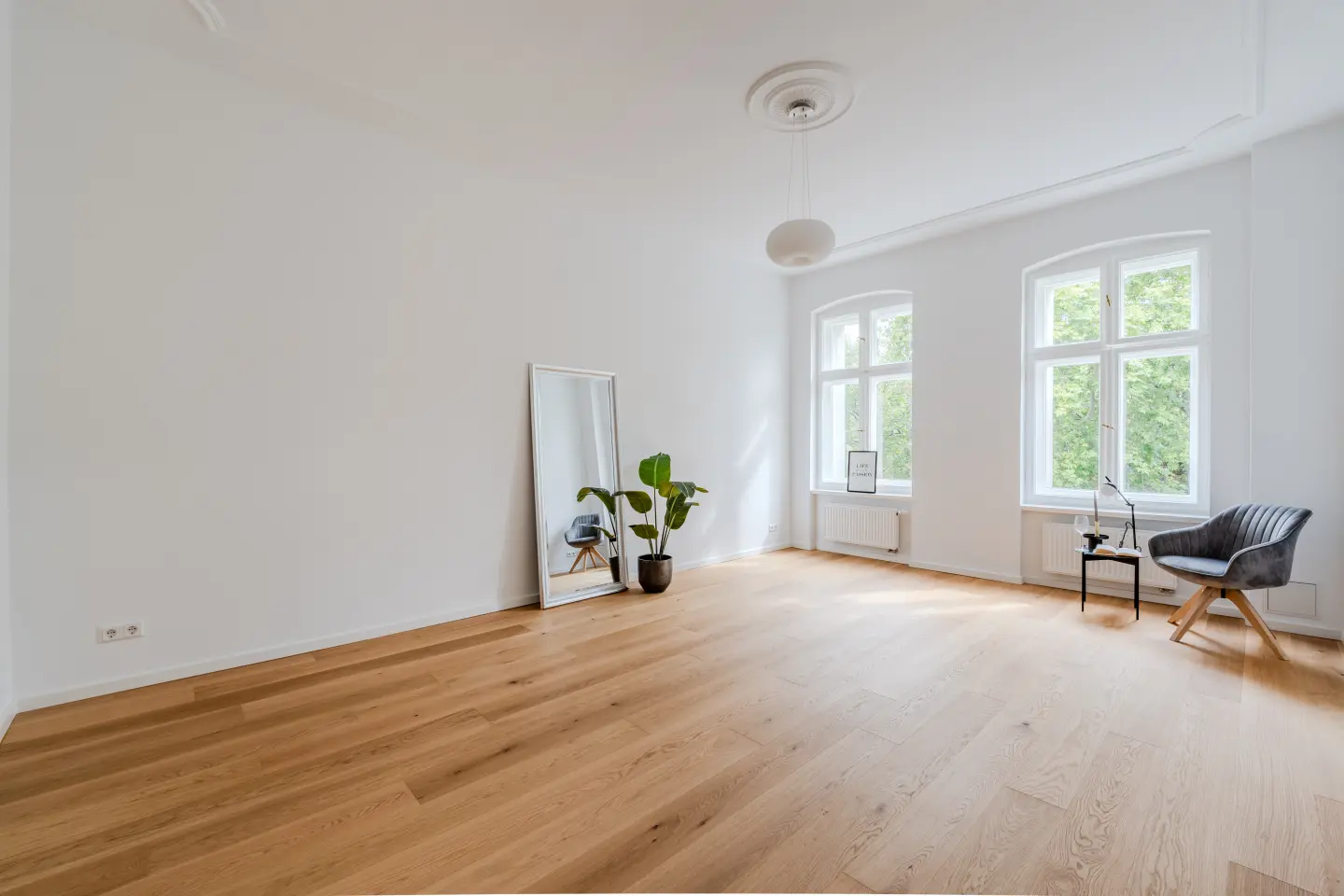 Heller Wohnraum mit Altbaucharme