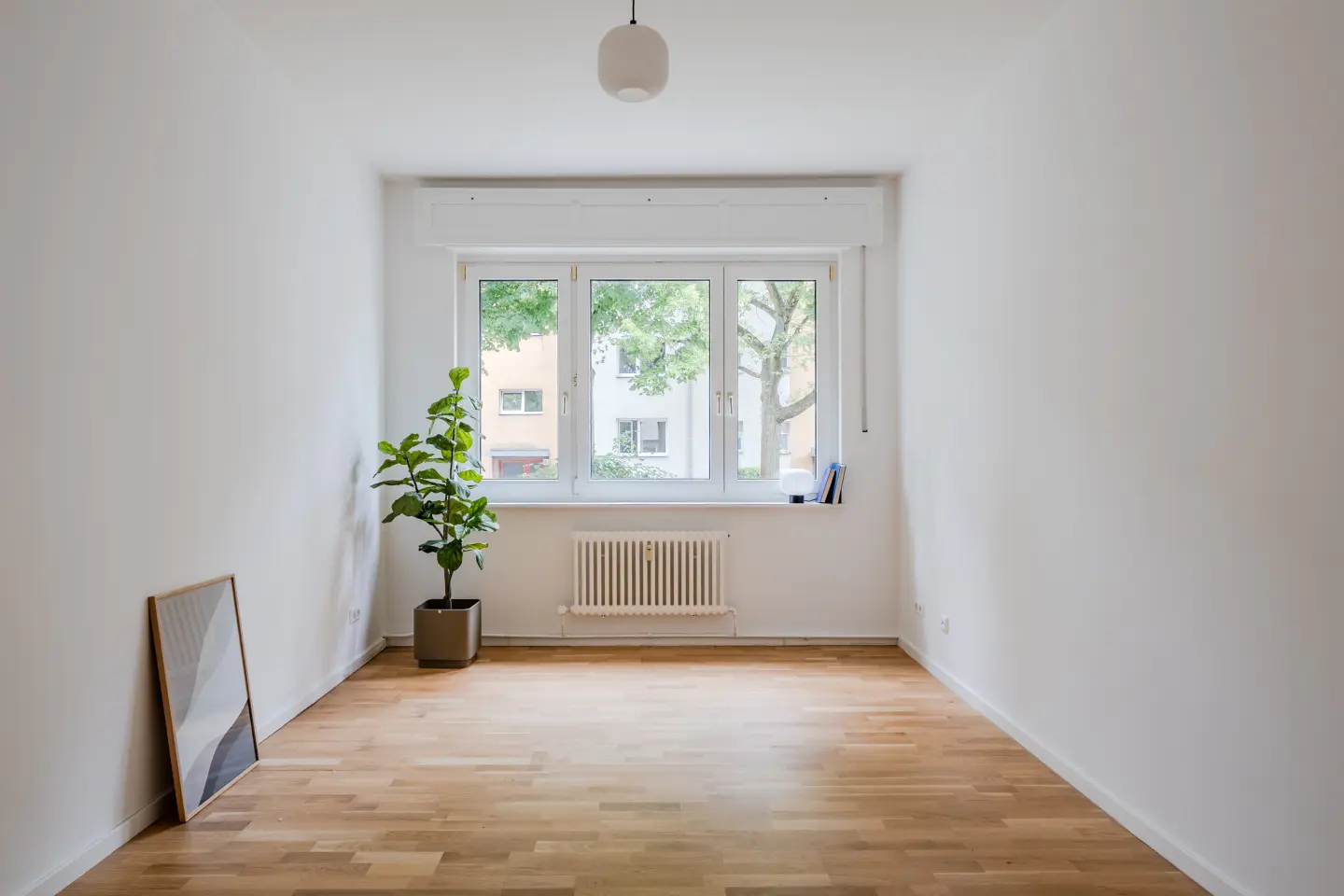 Zimmeransicht mit Fenster 