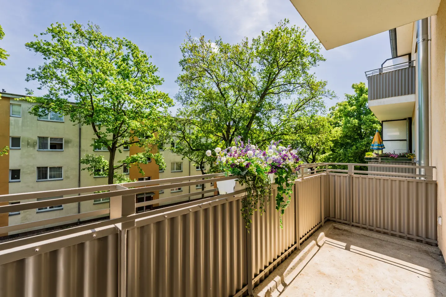 Sonniger Balkon, Perspektive 2