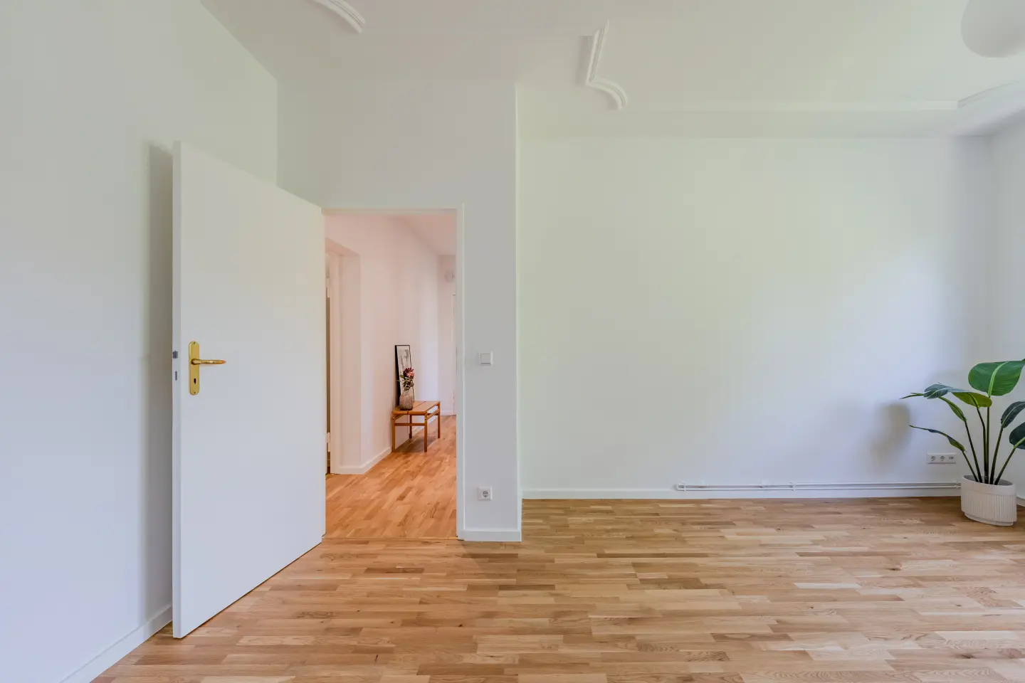 Helles Schlafzimmer, frisch saniert