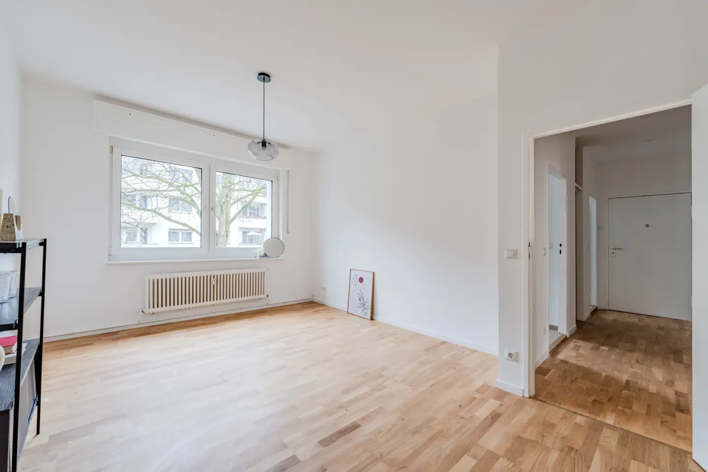 Blick ins Schlafzimmer und Flur