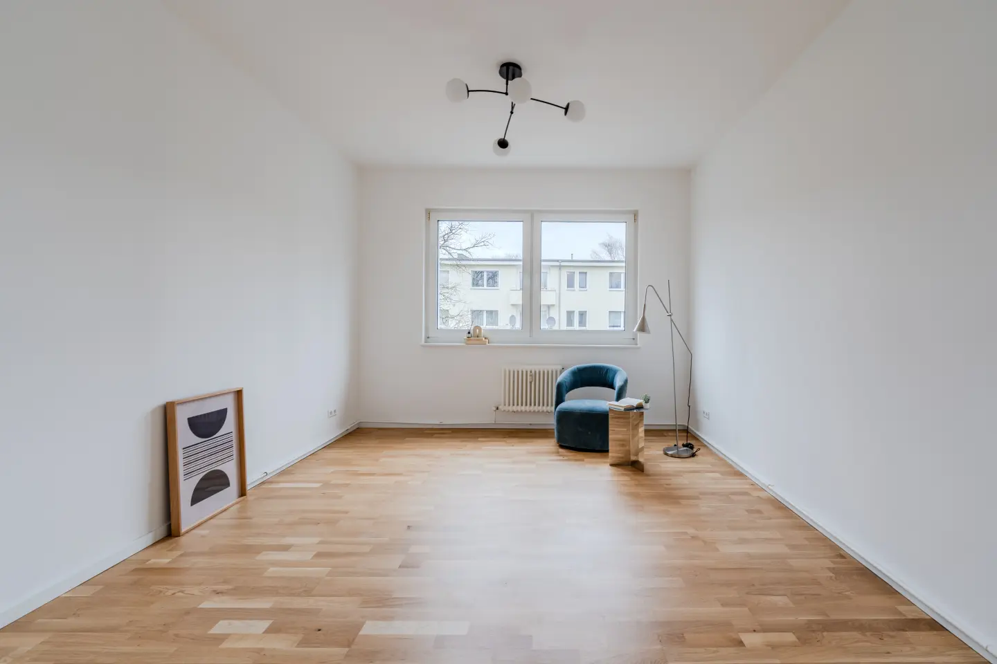 Schlafzimmer, Blick auf das Fenster