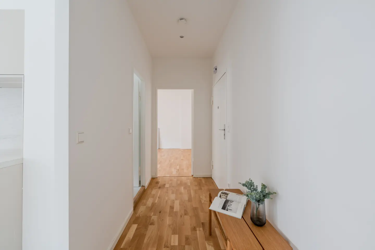 Flur mit Blick zum Hauptraum