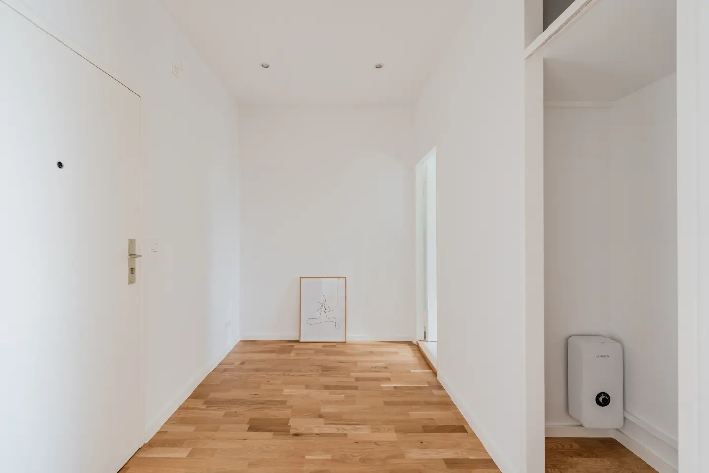 Flur mit Stellfläche und Nische