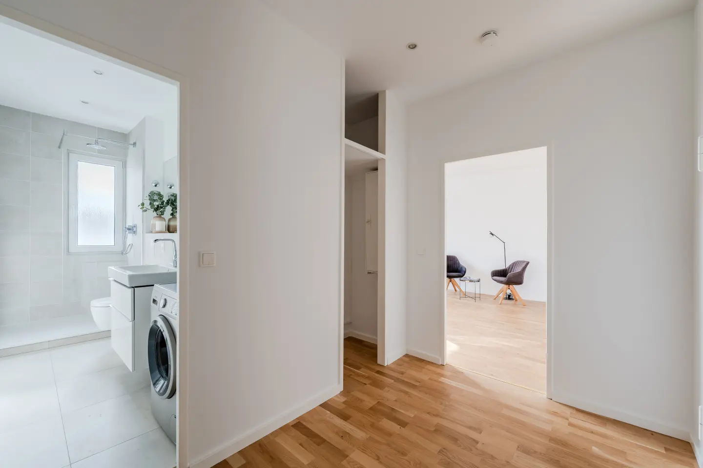 Flur mit Blick zum Wohnraum