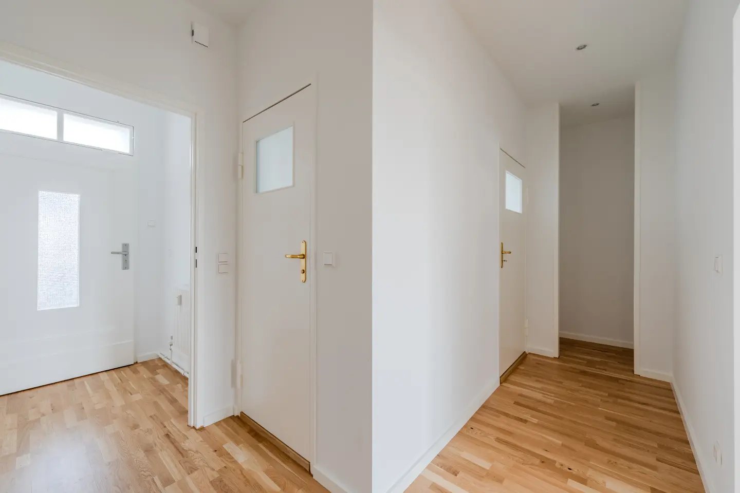 Flur mit Blick zum Eingang