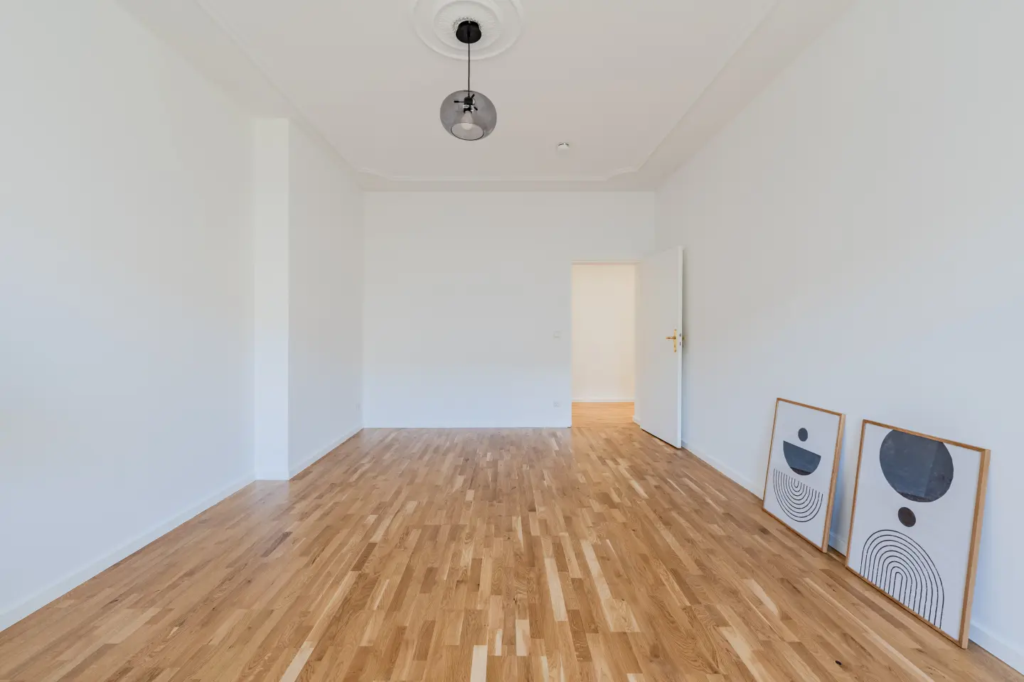 Wohnraum mit Blick zur Tür
