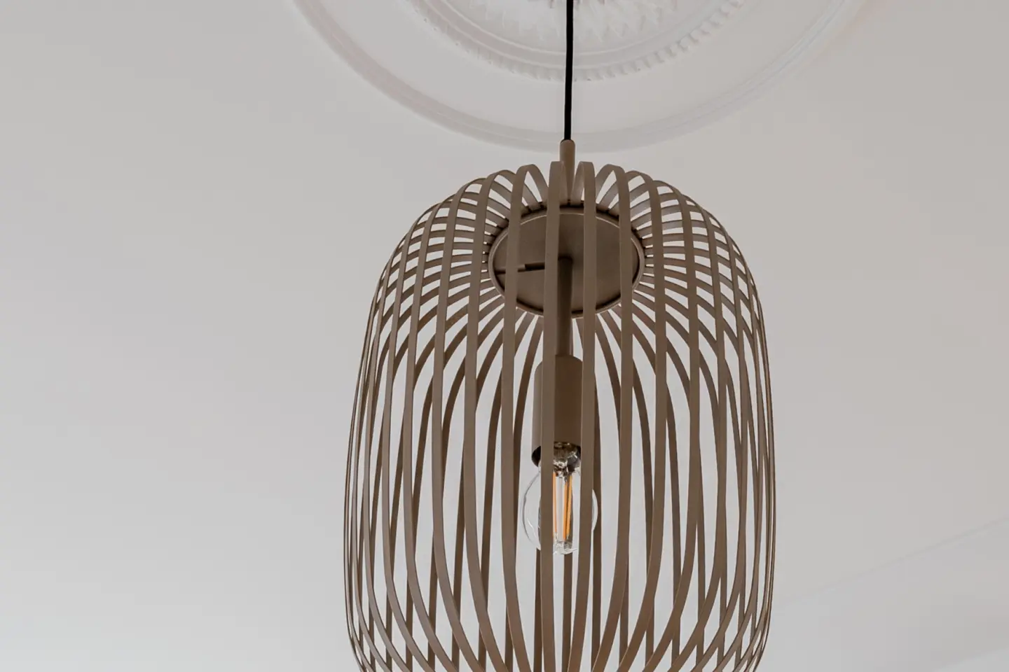 Leuchtendetail im Wohnzimmer