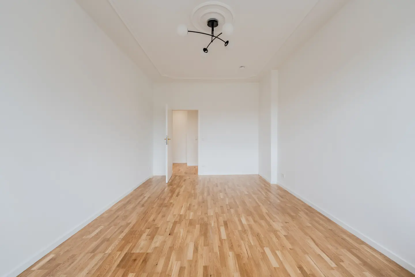Weiterer Blick durch das Wohnzimmer