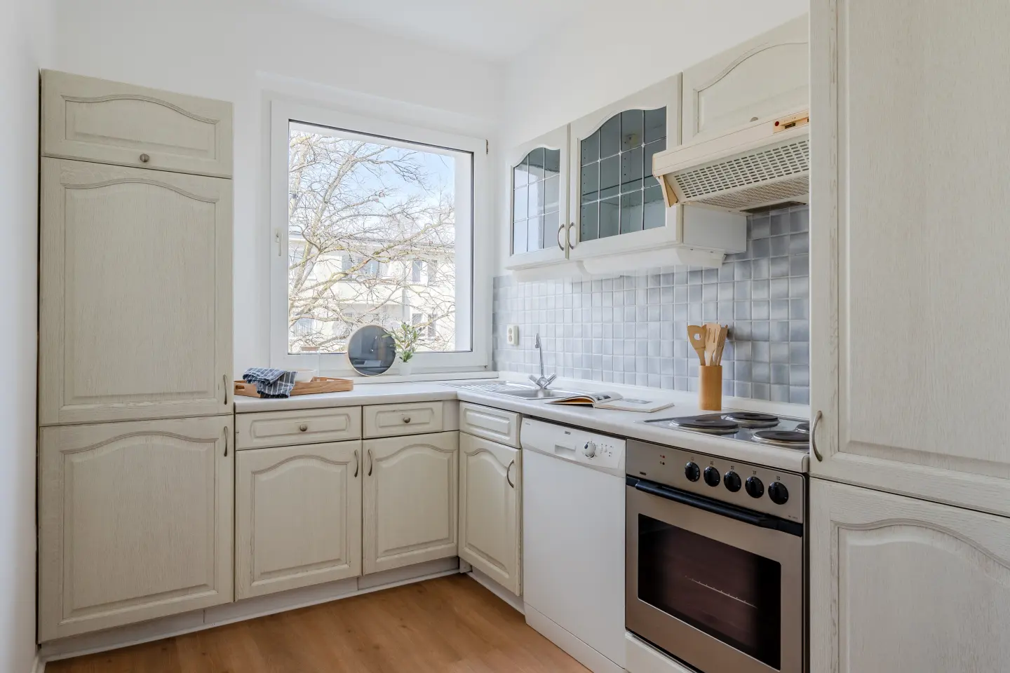 Einbauküche am Fenster