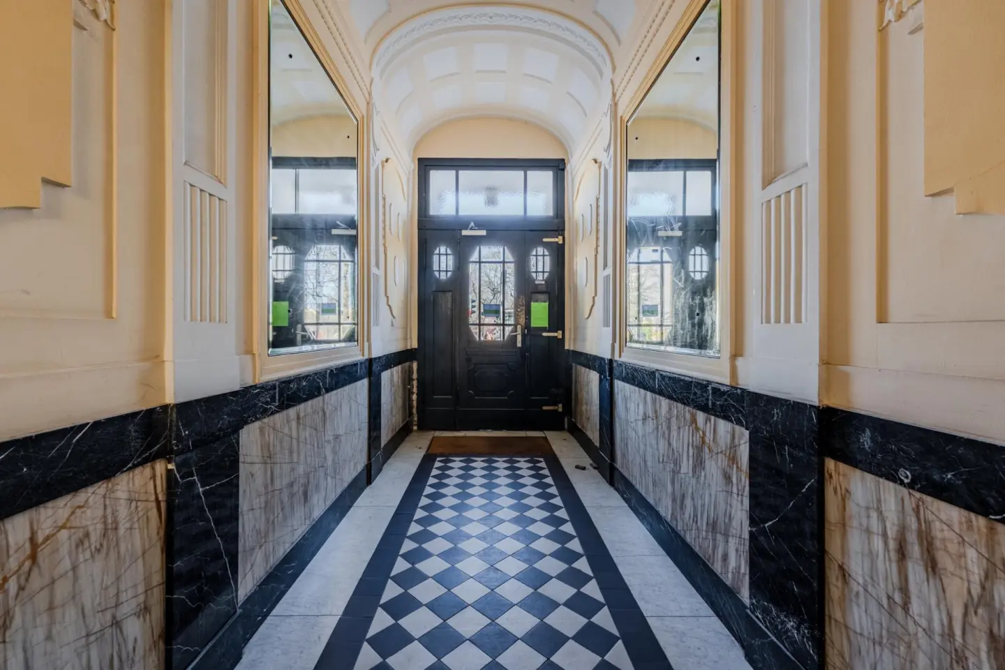 elegant-lobby-checkered-floor-berlin-apartment-building