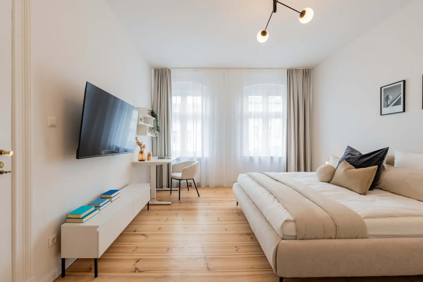 Moabit-Berlin-Upscale-Living-Room-Apartment-Rental-8