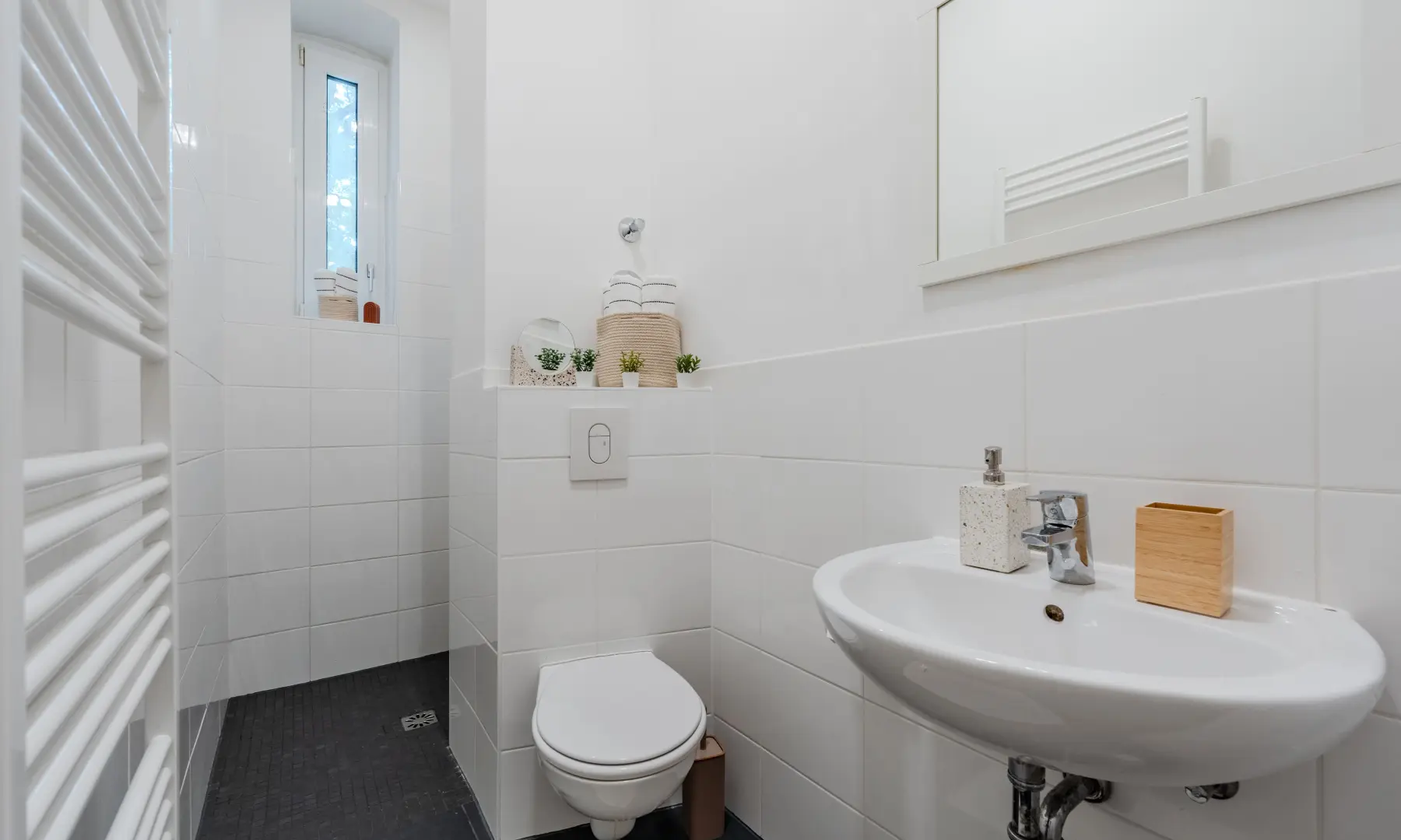 Charlottenburg_2_bedroom_apartm_Berlin-16