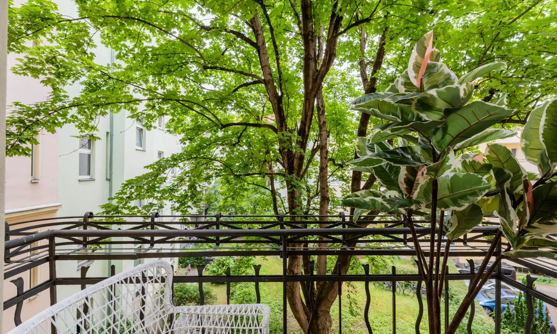 Charlottenburg_2_bedroom_apartm_Berlin-19